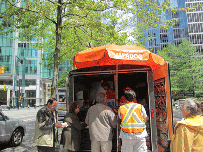 japadog2012-2.gif